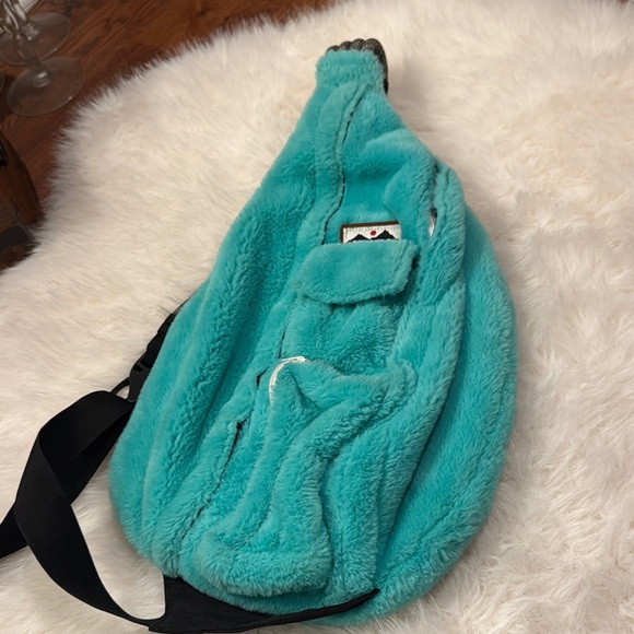 Kavu Blue/Green/Teal Crossbody Bag Cozy Accessories pre-owned. - Picture 2 of 8